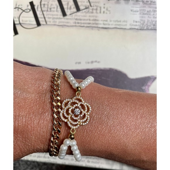 Gold Curb Chain Bracelet - Picture 4 of 5